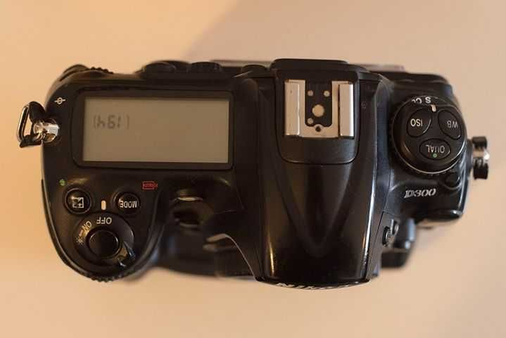 Nikon D300 Máquina fotográfica com ou sem Punho