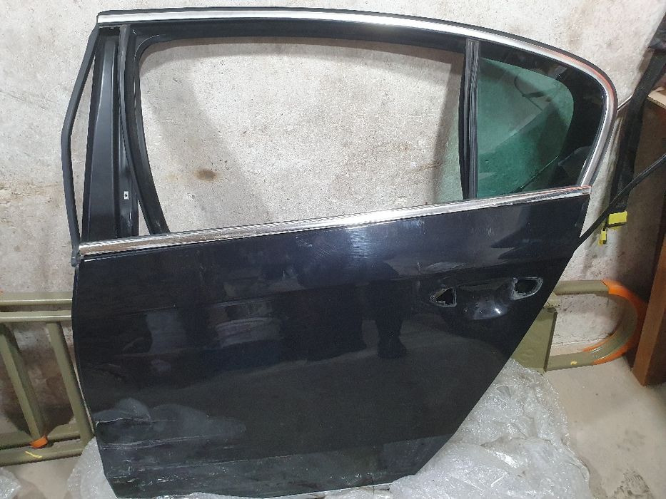 Двері Passat b7 седан.
