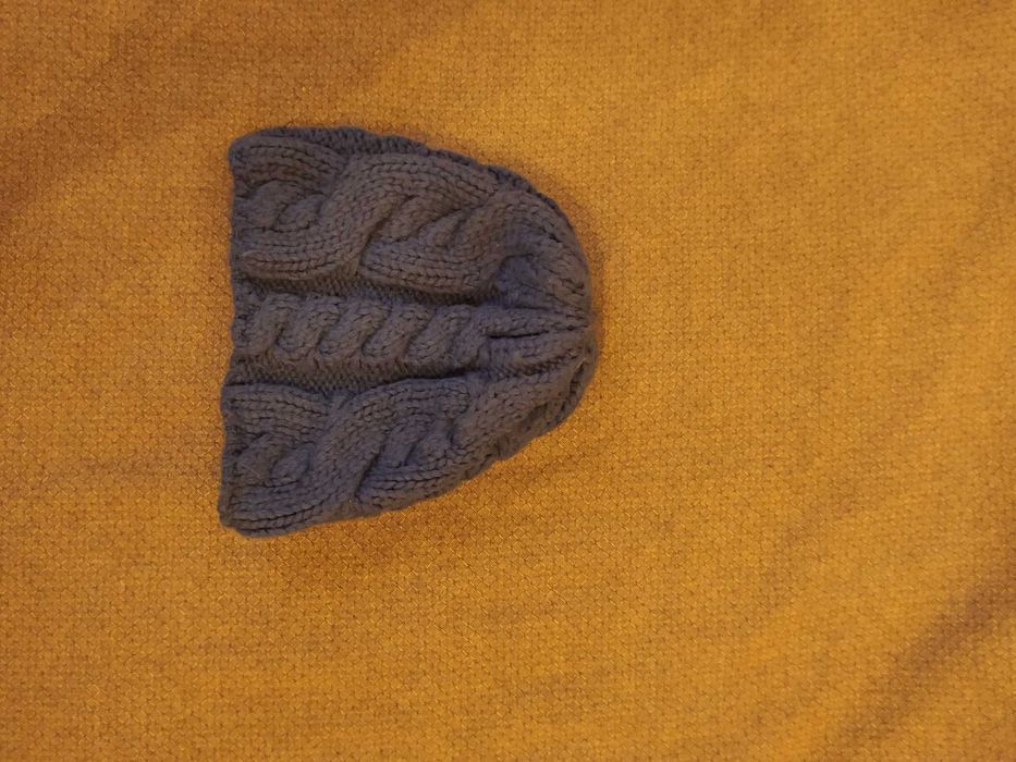 Niebieska czapka zimowa