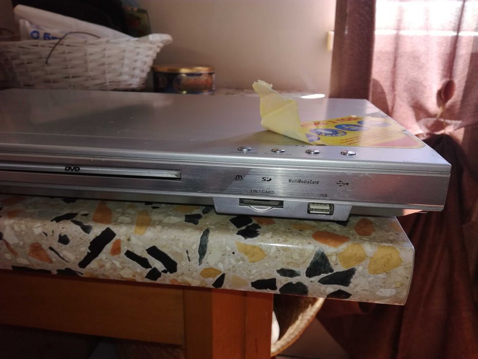 DVD програвач,майже антикваріат.