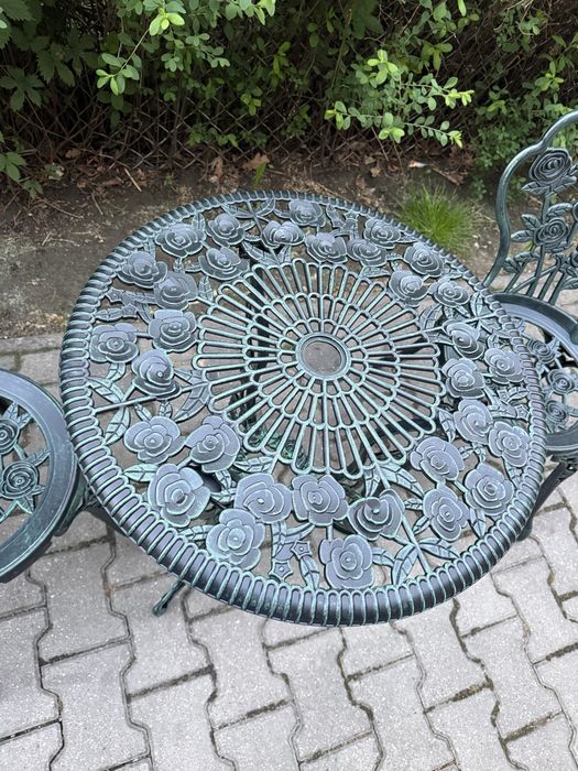 Metalowy zestaw ogrodowy Stolik z dwoma krzesłami