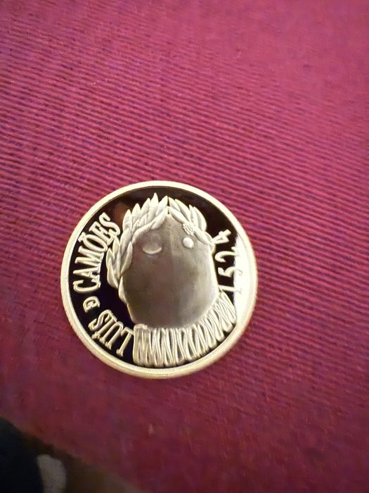 Medalha ouro 500 anos Camões