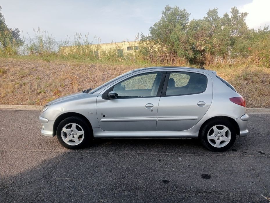 Peugeot 206 Black silver edition ano 2004 gasolina