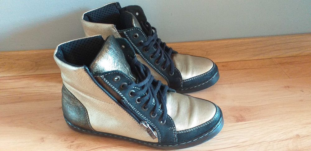 Botki damskie lekko ocieplane roz.38