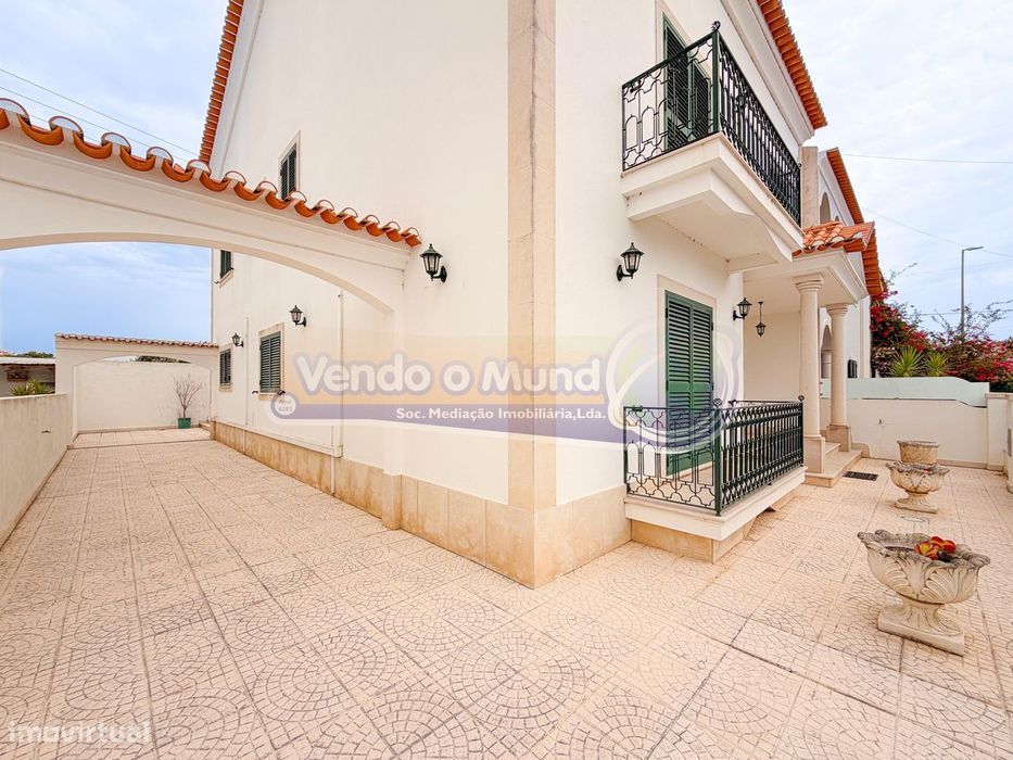 Moradia T4+2 em Benavente (B701)