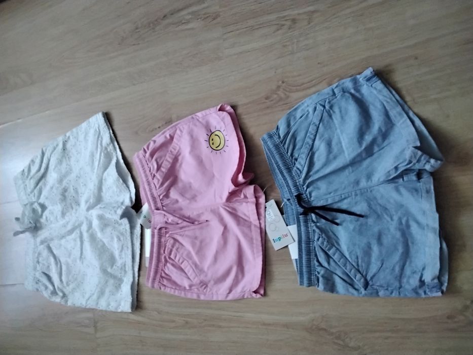 Nowy zestaw krótkich spodenek dla dziewczynki w rozmiarze 110/116