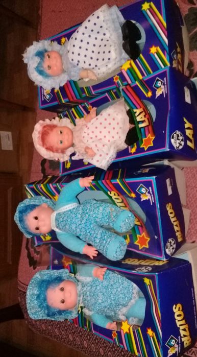 Várias bonecas antigss