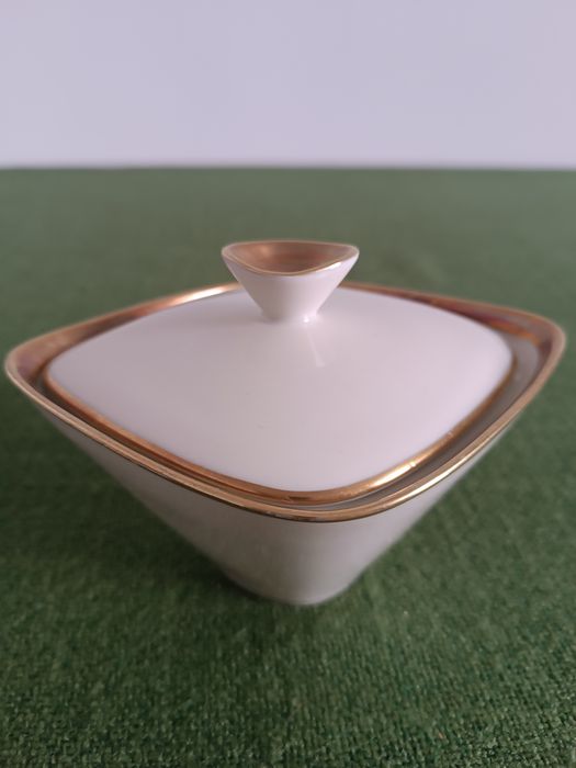Stara cukiernica porcelana że złoceniami