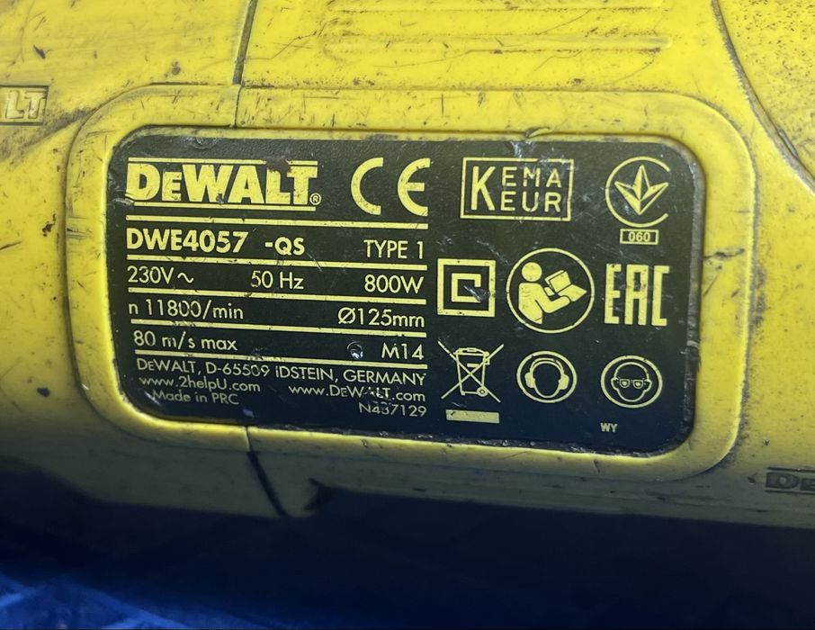 DeWALT DWE4057 Болгарка 125мм 800Вт