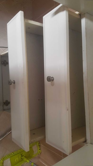 Armário de casa de banho