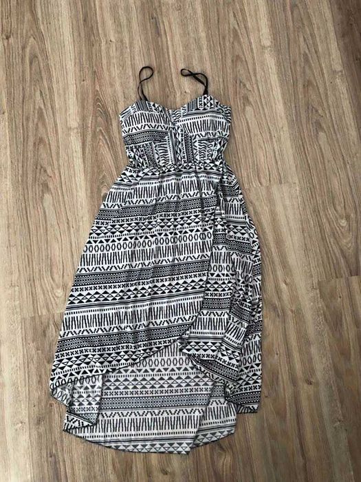 Letnia sukienka rozmiar L, geometryczny wzór, biało-czarna