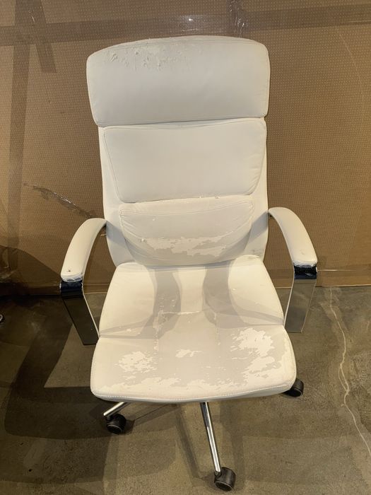 Крісло офісне біле, крісло чорно-червоне