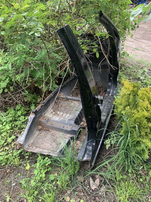 Четверть передняя правая нисан  лиф 2012 год