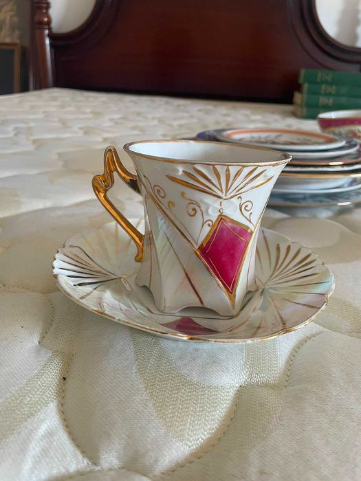Chávena com pires vintage art déco dourada e rosa