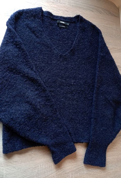 Granatowy sweter oversize z domieszką wełny, rozmiar M