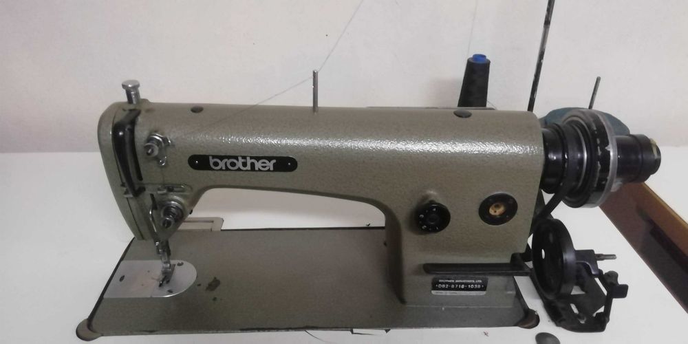 Máquina de Costura Reta Industrial Brother DB2-B716-103B