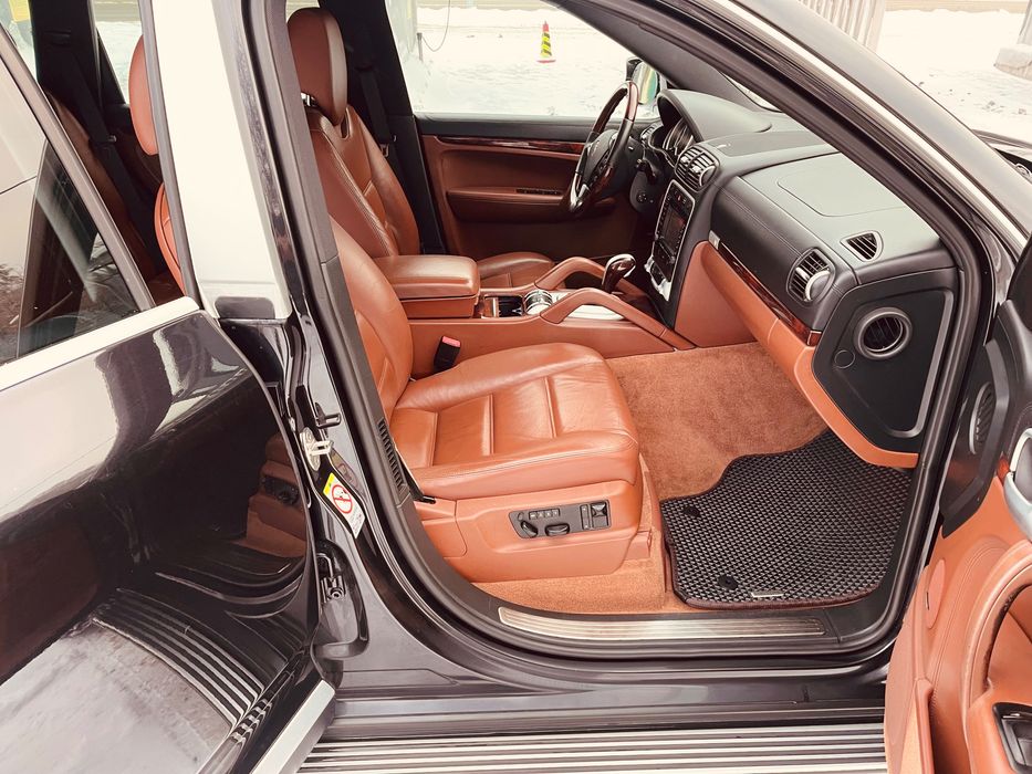 Porsche Cayenne 93т.км. Без подкрасов. Идеальный.