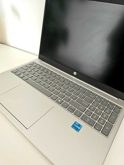 Laptop HP 15-fd0064nw, i3, Windows 11, 8/512gb SSD