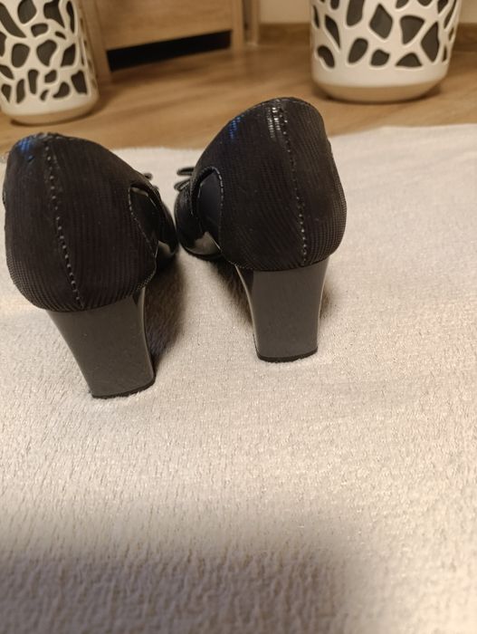 Czółenka lakierowane