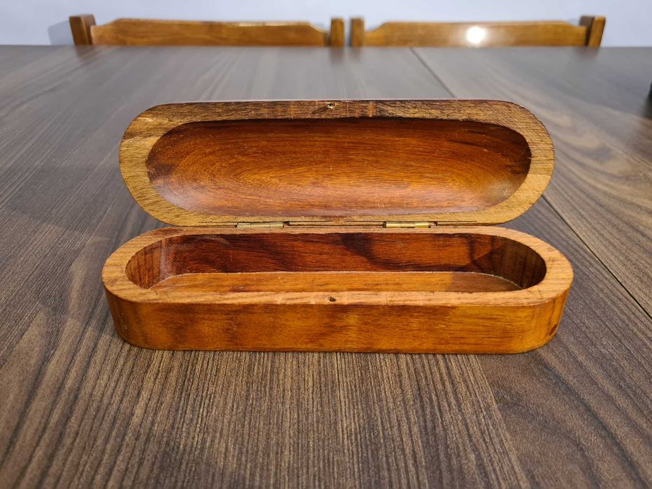 Inkrustowany drewniany piórnik