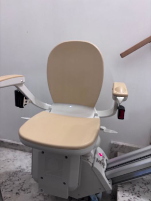 Plataforma elevatória de escada64281530743171122