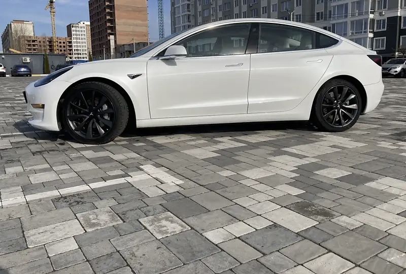 Продам TESLA 3 long range DUAL MOTOR 4x4
