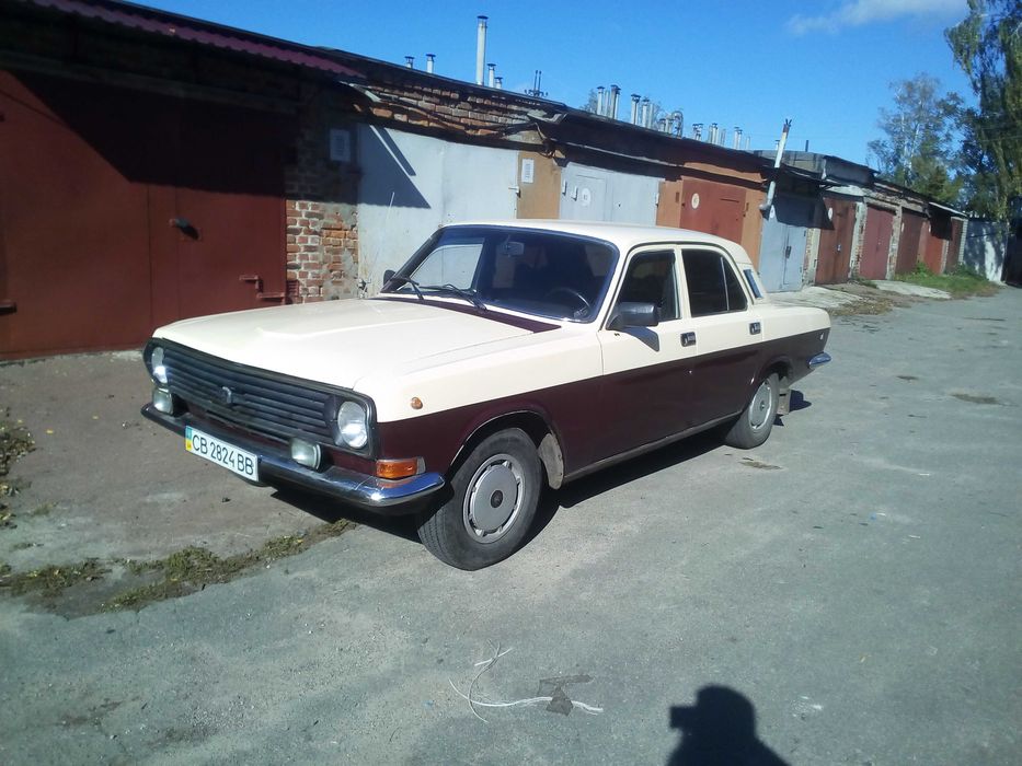 Продам Волгу, ГАЗ 2410. Бензин. Гаражное хранение. В хорошем полностью рабочем не требующем вложений состоянии. Никаких неисправностей, функционал как с конвейера. Отличный внешний вид. Пробег 64 тыс. км.  Цена 2000$, торга нет.