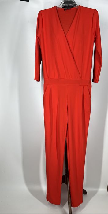 Pomaranczowy kombinezon z dlugim rekawem kopertowy dekolt