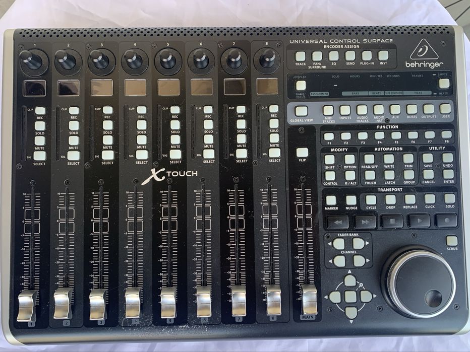 Controlador Behringer X-Touch
