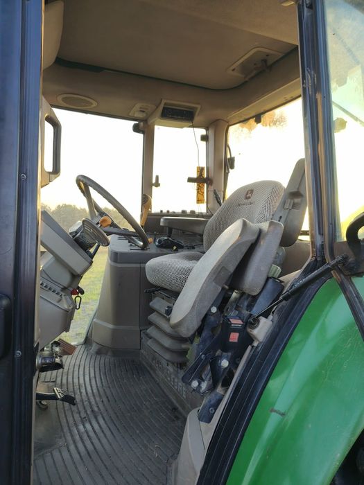 Traktor John Deere 6125m 
T