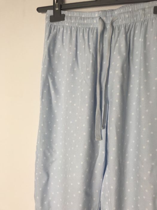 Błękitne spodnie piżamowe w białe kropeczki z wiskozy