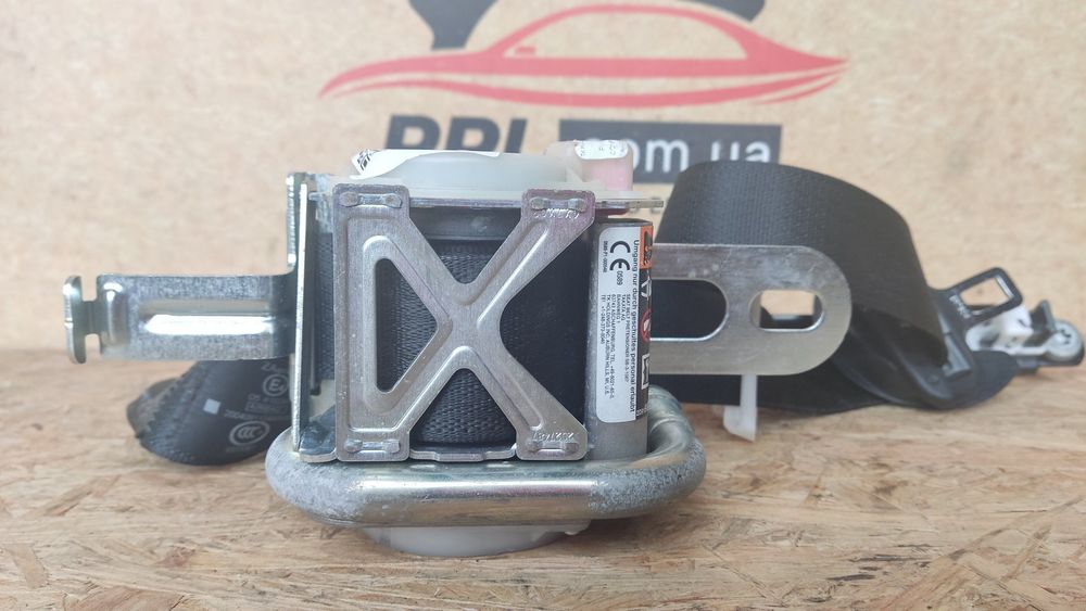 Jeep Grand Cherokee WK2 2010-2022 ремень безопасности передний левый