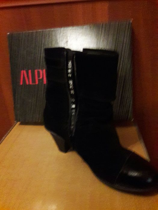 Продам нові шкіряні сапожки