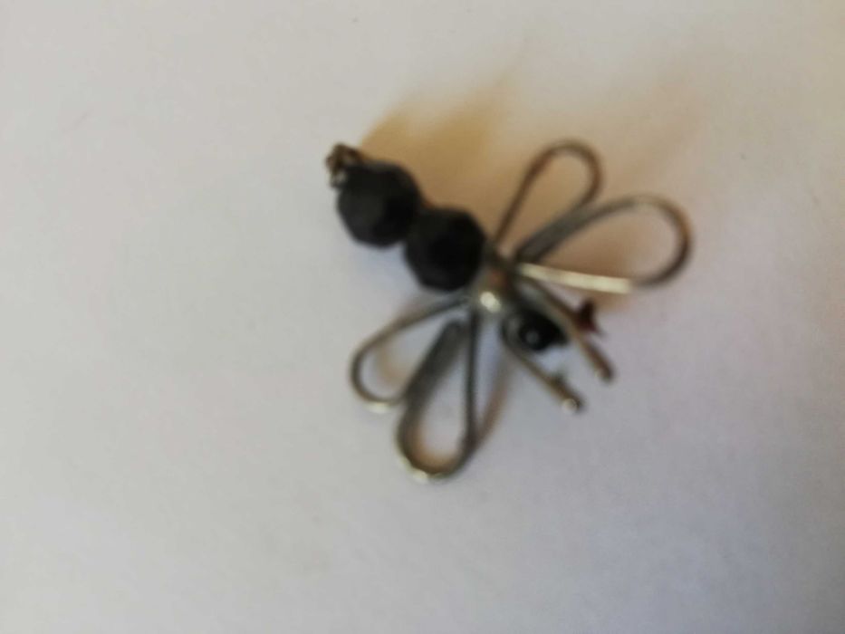 Maleńka broszka -owad lata 80
