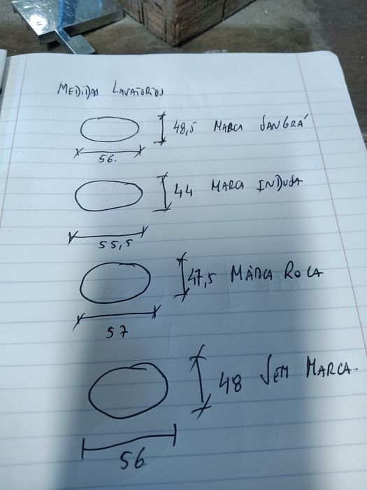 Lavatório cerâmico e pedras