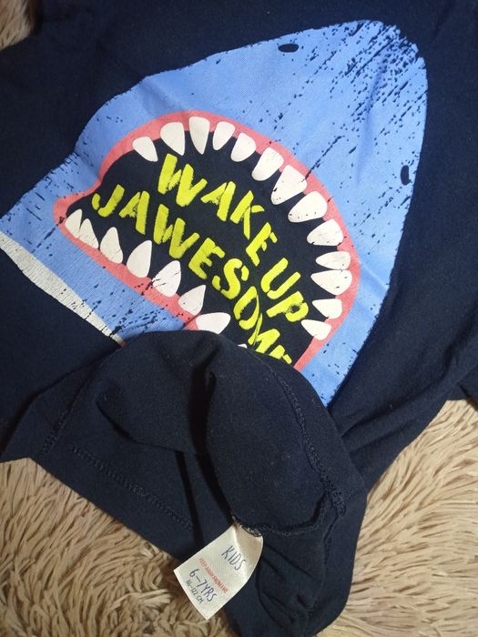 Koszulka granatowa z rekinem