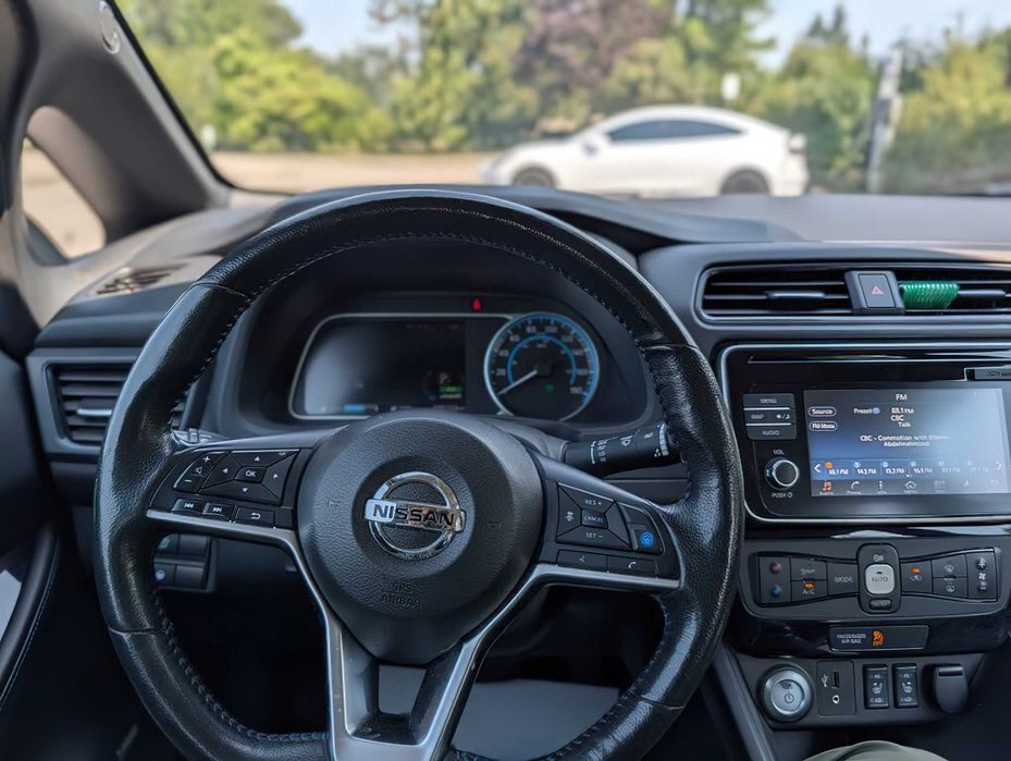 Nissan LEAF SL      2019