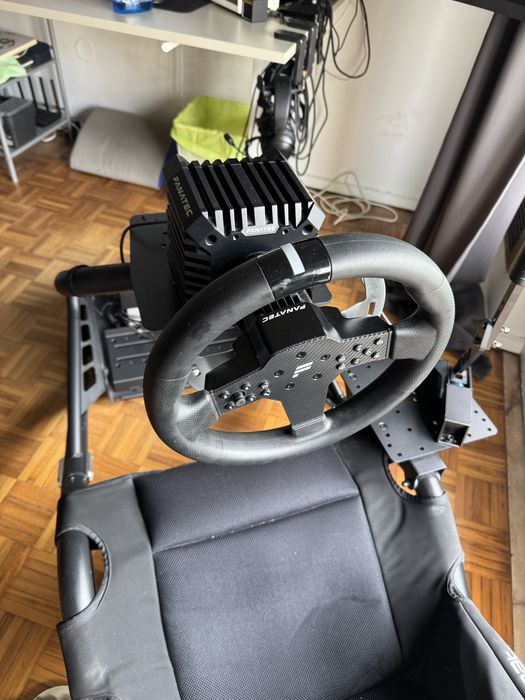Cockpit Playseat Trophy + Fanatec CSL DD + Volante e Pedais + travão de mão Moza