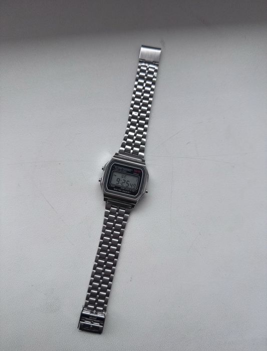 Casio годинник, електронний