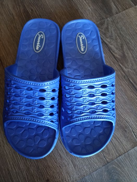 Damskie klapki .