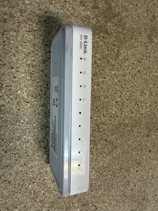 Комутатор D-Link DES 1008C 8 портів