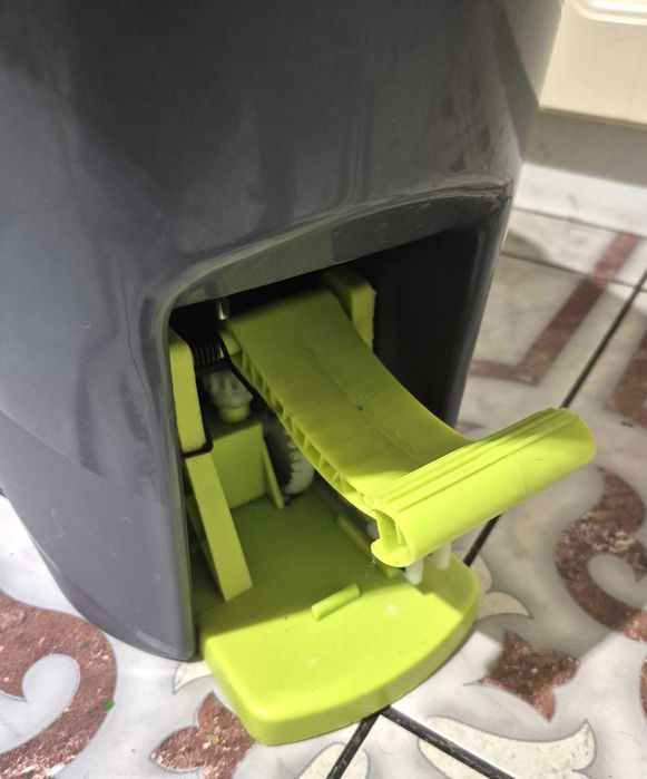 Комплект швабра и большое ведро с механическим отжимом (высота 32 см)