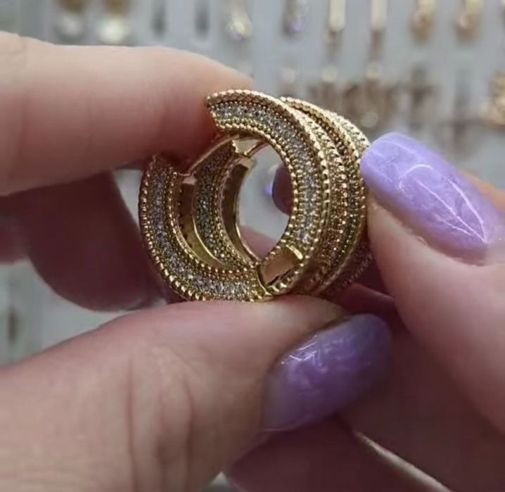 Сережки, медичне золото