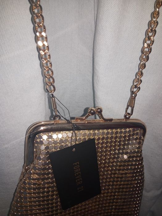 Clutch mala dourada Chainmail F21 nova. 20x15cm.