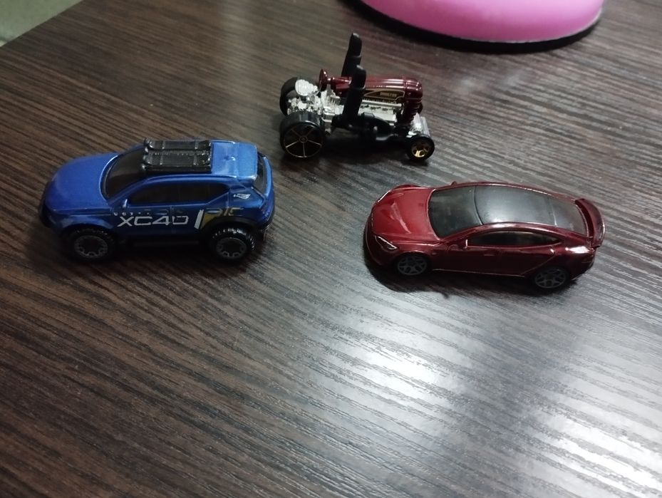 Продам машинки HotWills