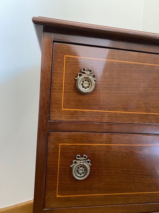 Cama estilo Dona Maria em bom estado
