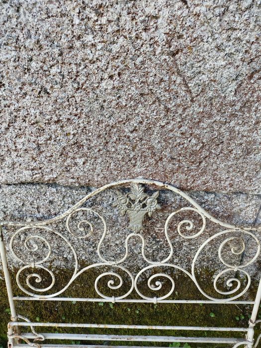 Cama Antiga em Ferro Pintado