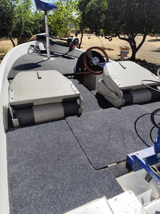 Barco para pesca ao Achigã