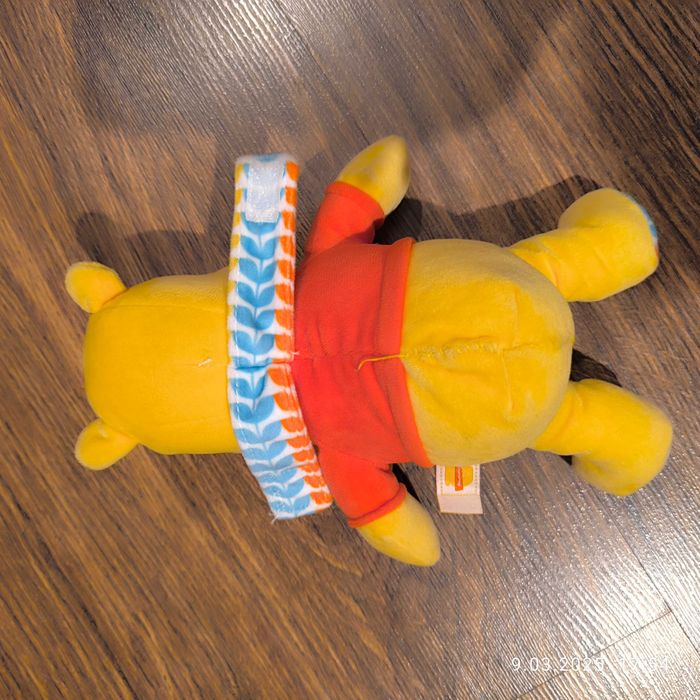 Maskotka Kubusia Puchatka dla maluszka z wibrującą pszczółką