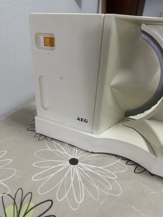 Maquina de cortar fiambre AEG